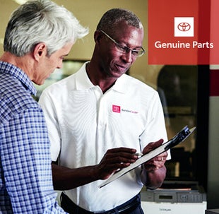 Toyota advisor helping customer | Continental Toyota in Hodgkins IL