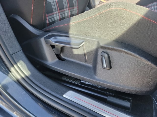 2017 Volkswagen Golf GTI Sport