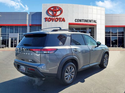 2024 Nissan Pathfinder SV