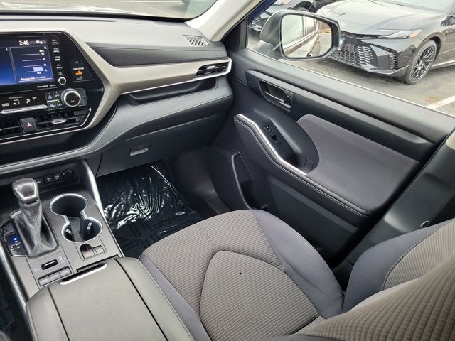 2020 Toyota Highlander LE