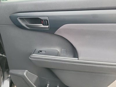 2020 Toyota Highlander LE