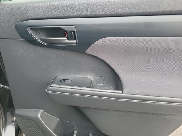 2020 Toyota Highlander LE