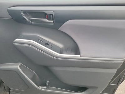 2020 Toyota Highlander LE