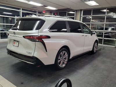 2024 Toyota Sienna Platinum