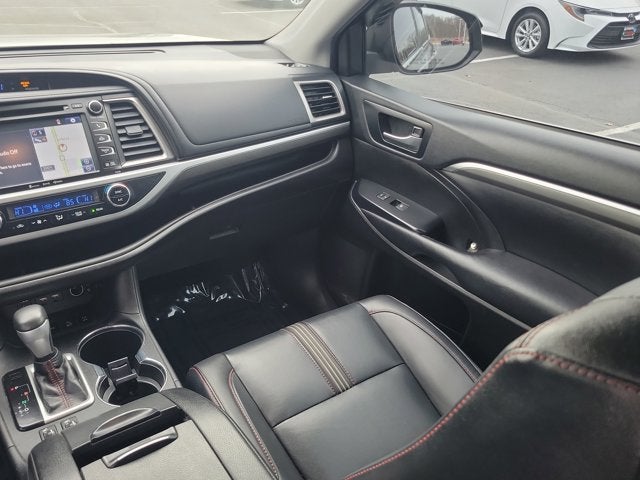 2019 Toyota Highlander SE