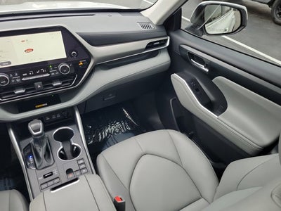 2025 Toyota Highlander XLE