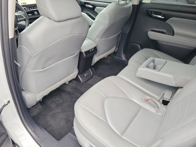 2025 Toyota Highlander XLE