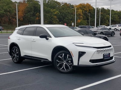 2025 Toyota Crown Signia XLE