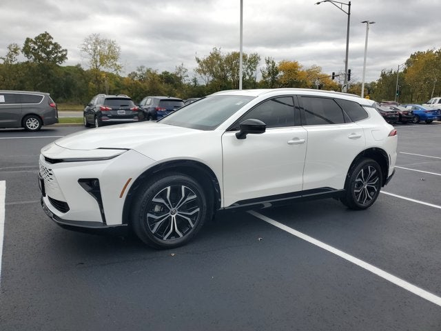 2025 Toyota Crown Signia XLE