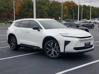 2025 Toyota Crown Signia XLE