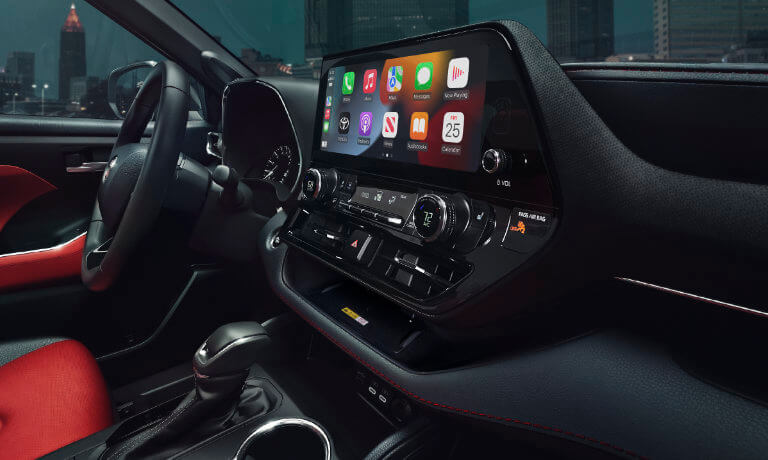 2024 Toyota Highlander interior Apple CarPlay